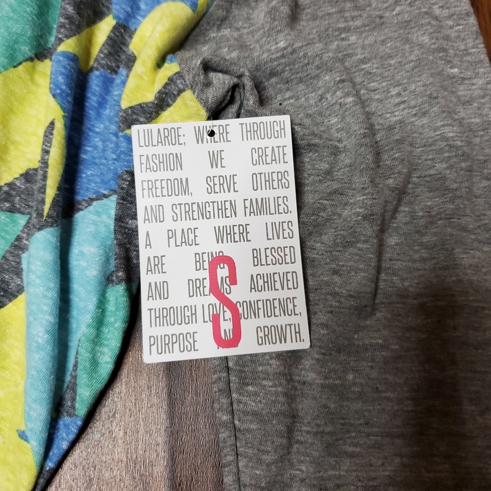 LuLaRoe Randy tee - Picture 3 of 4
